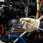 Proses Interval Penggantian Oli Optimal ExxonMobil dengan Mekanik